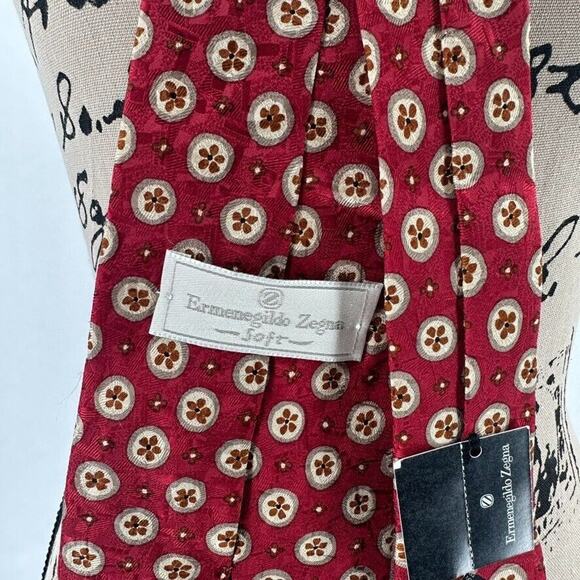 New Vintage Ermenegildo Zegna Soft Red Silk Tie Ivory‎ Polka Dots Italy Classic - Picture 3 of 8